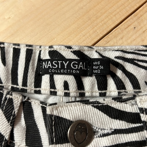 Nasty gal shorts - Picture 2 of 3
